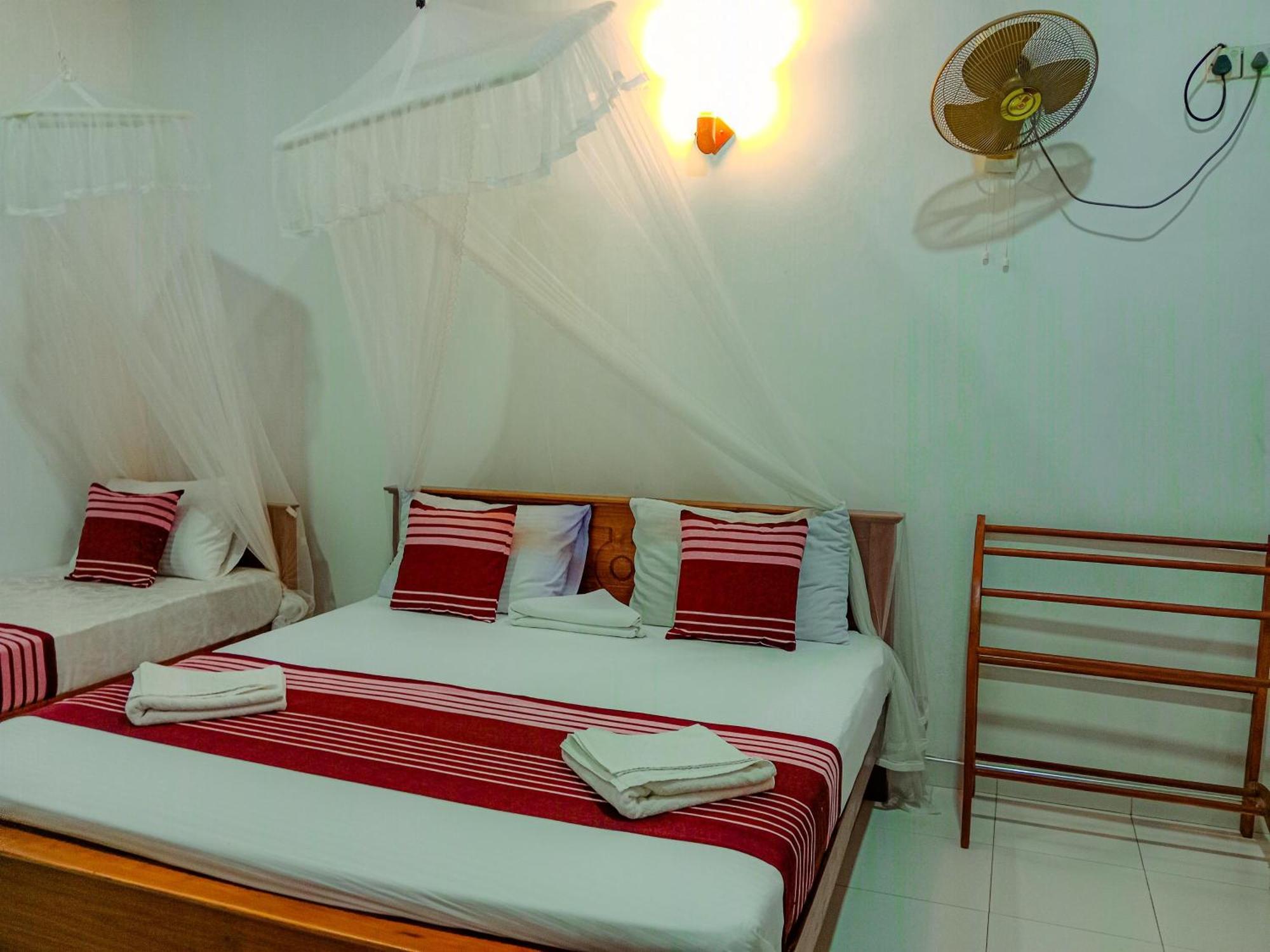 Sigiriya Peacock Homestay Bagian luar foto