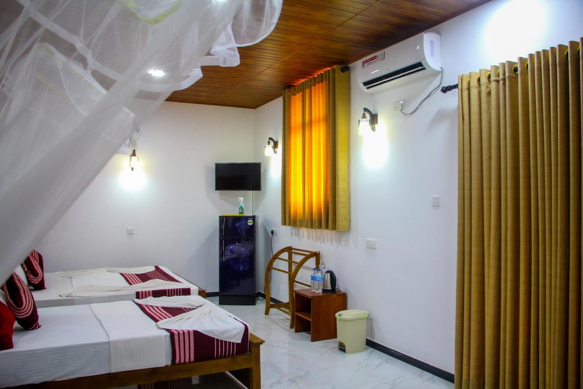 Sigiriya Peacock Homestay Bagian luar foto
