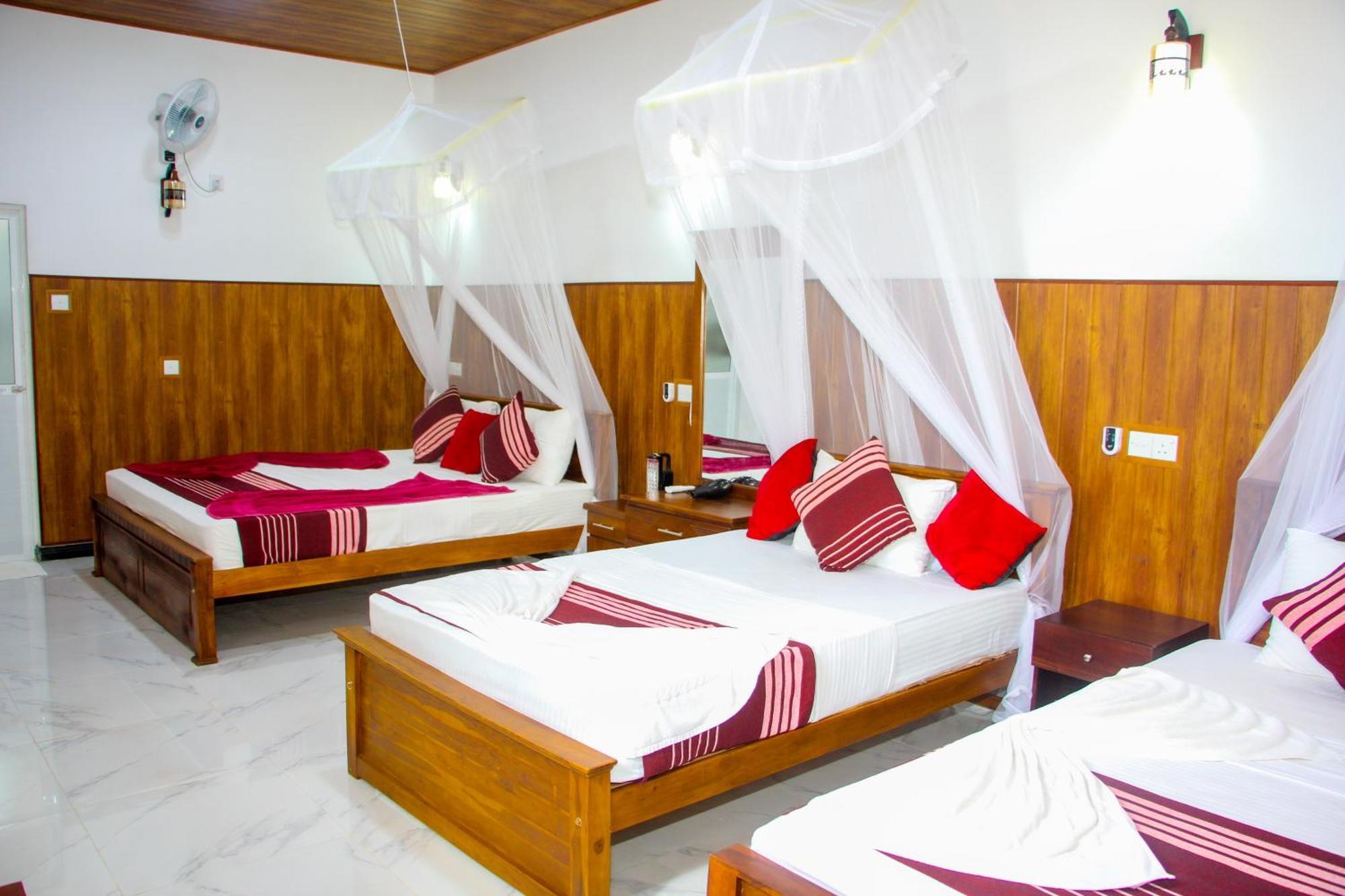 Sigiriya Peacock Homestay Bagian luar foto