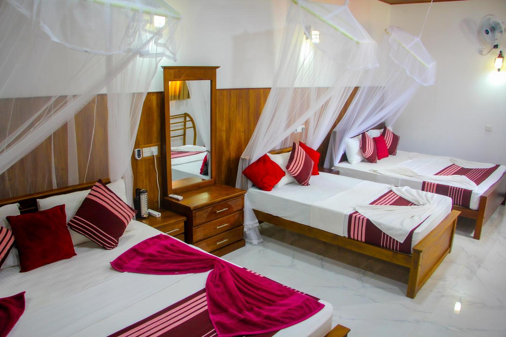 Sigiriya Peacock Homestay Bagian luar foto