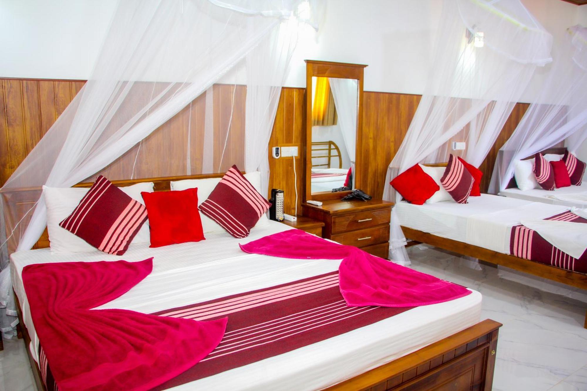Sigiriya Peacock Homestay Bagian luar foto