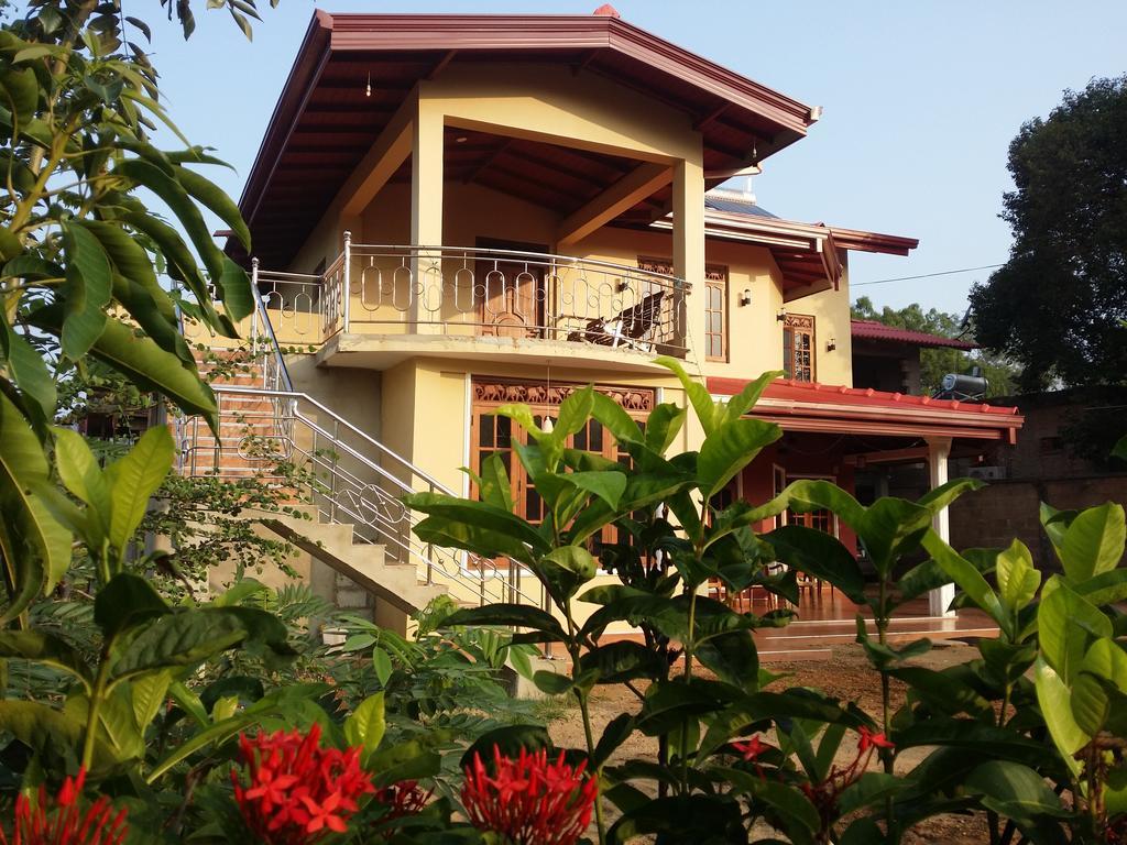 Sigiriya Peacock Homestay Bagian luar foto